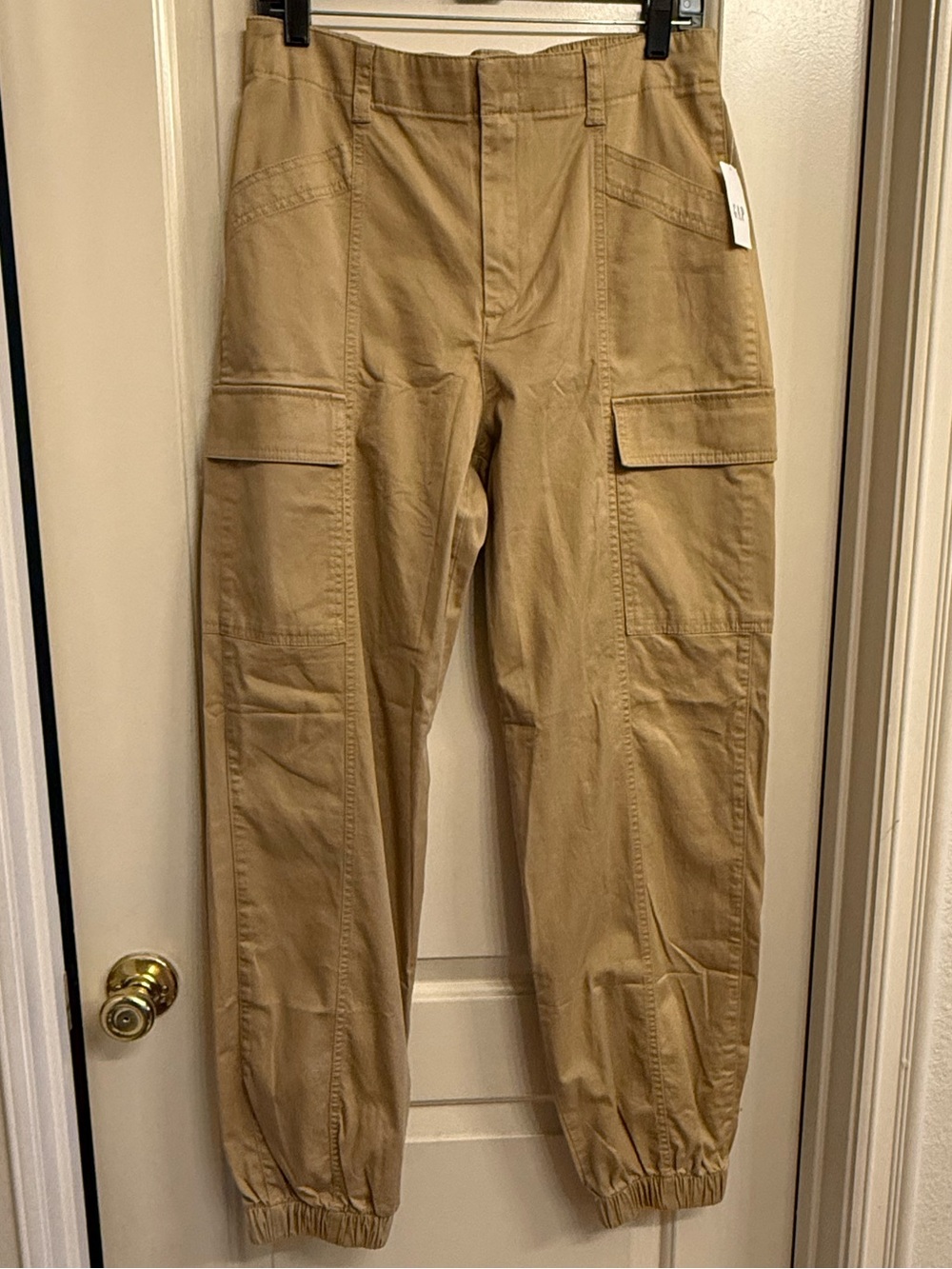 NWT Women’s GAP  Khaki Cargo Jogger Pants - Casual Utility Style MED TALL